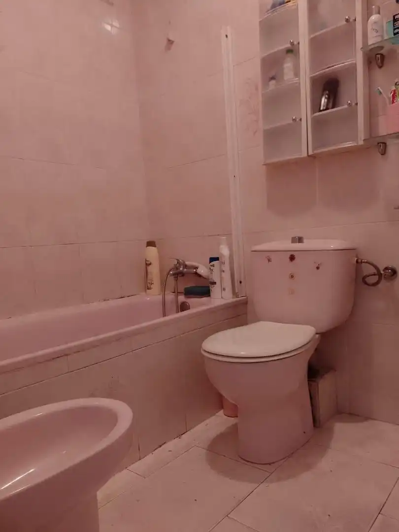 Baño de Piso para compartir en Huelva