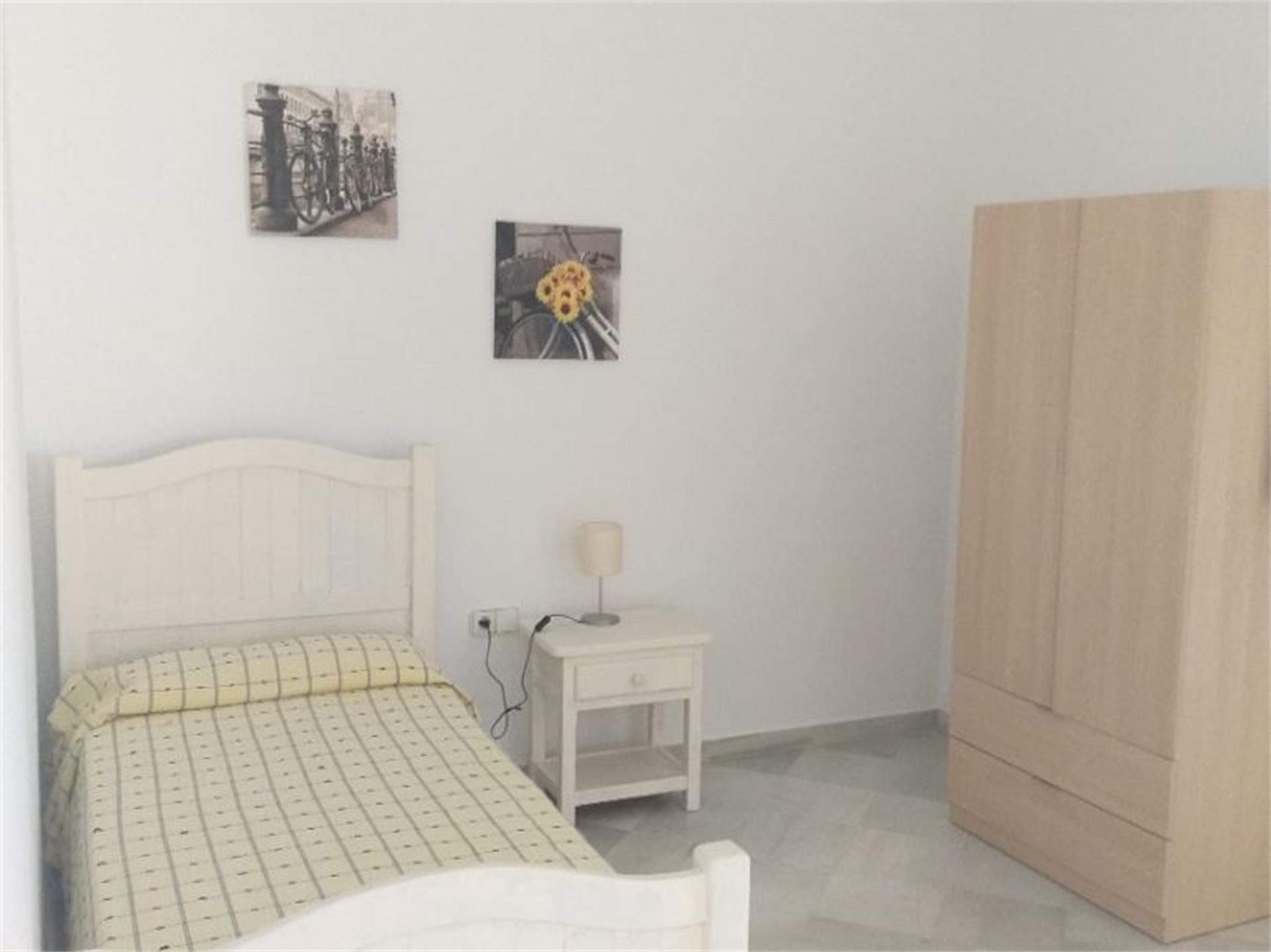 Bedroom of Single-family semi-detached to share in Puerto Real  with Terrace and Furnished