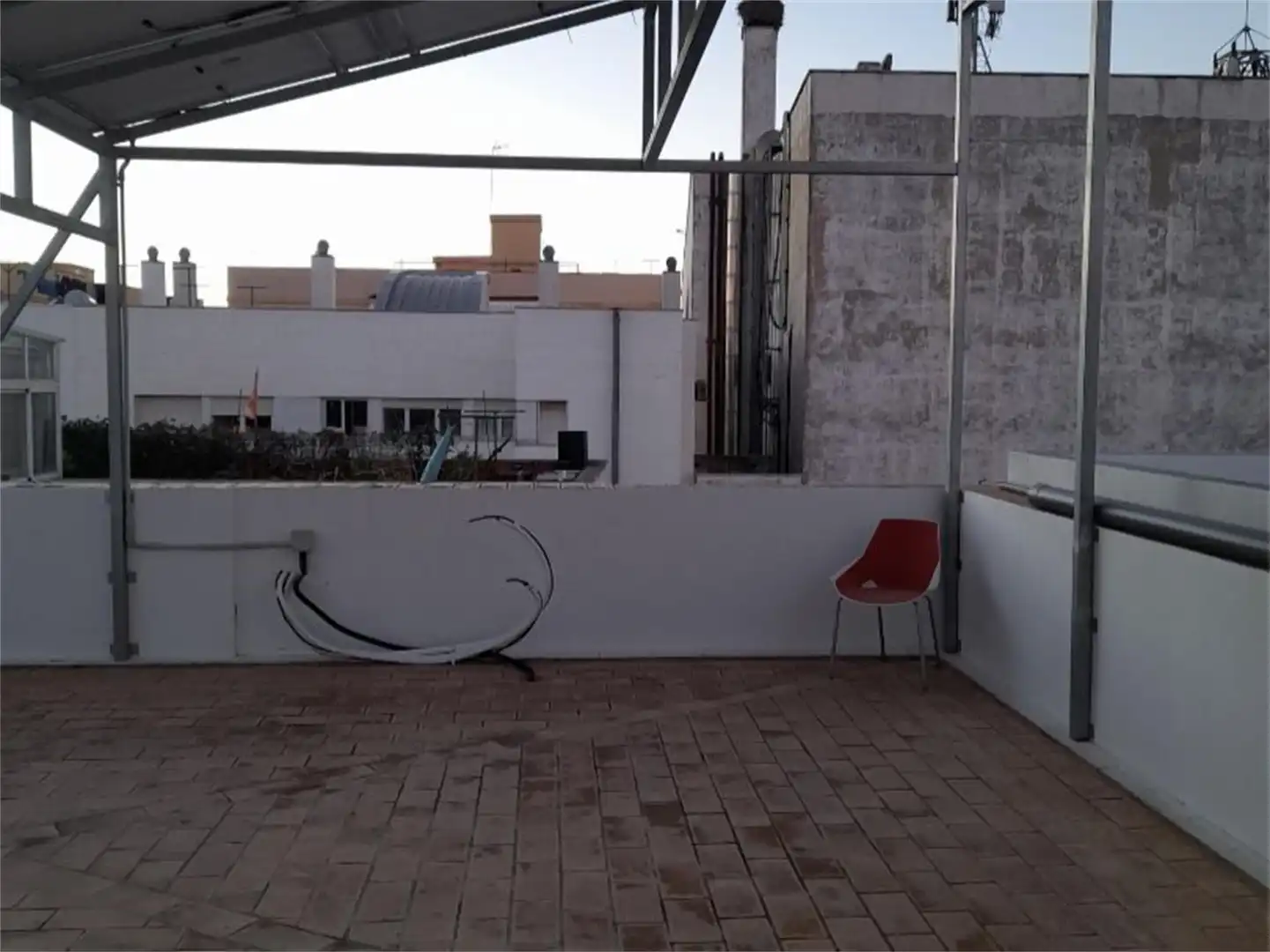 Habitació a Calle Soledad, Centro Terrassa de Casa adosada per a compartir en Puerto Real amb Terrassa i Moblat