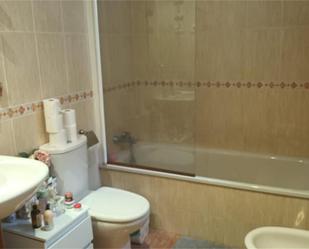 Bathroom of Flat for sale in  Madrid Capital  with Terrace, Swimming Pool and Balcony