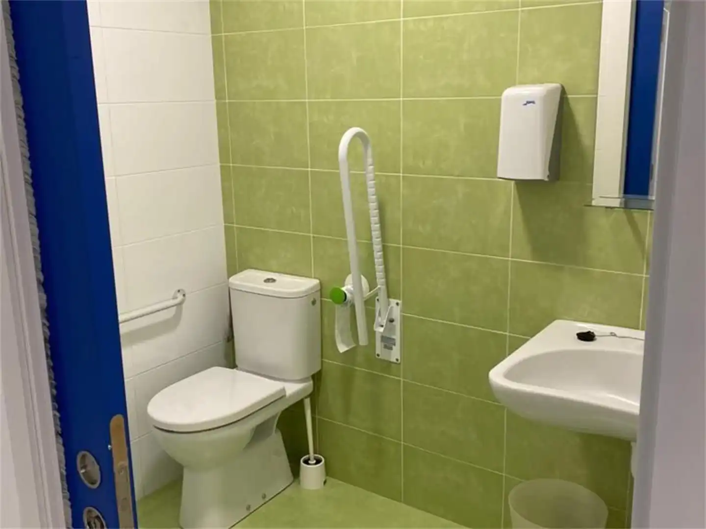 Commercial properties for rent in Calle Trujillo, Villimar - V1 - V2 - S3 - S4 - San Cristobal Bathroom of Commercial properties for rent in Burgos with Heating and Parquet flooring