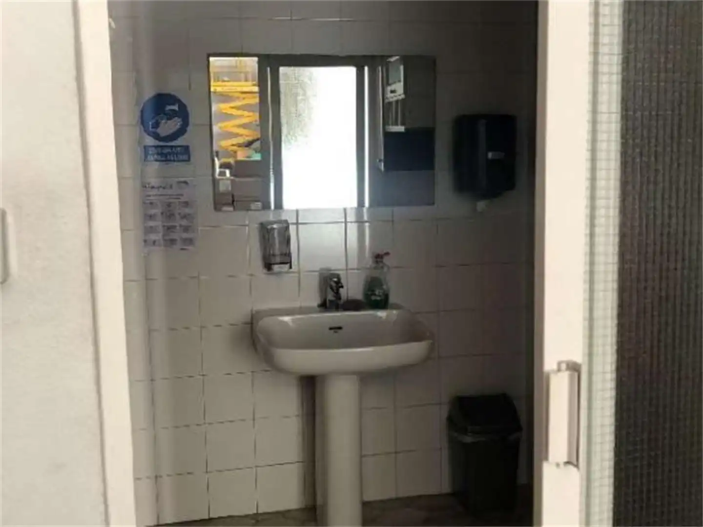 Industrial buildings for sale in Calle Cortadores, Santa María del Águila Bathroom of Industrial buildings for sale in El Ejido with Air Conditioner, Heating and Parquet flooring