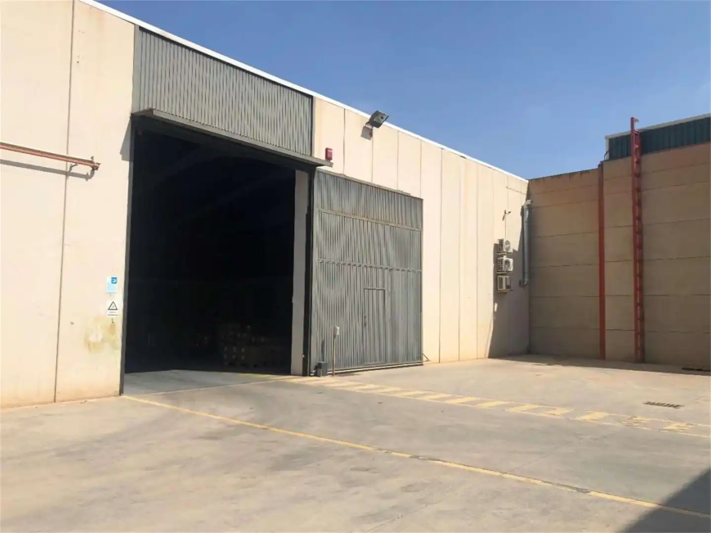 Industrial buildings for sale in Calle Cortadores, Santa María del Águila Exterior view of Industrial buildings for sale in El Ejido with Air Conditioner, Heating and Parquet flooring