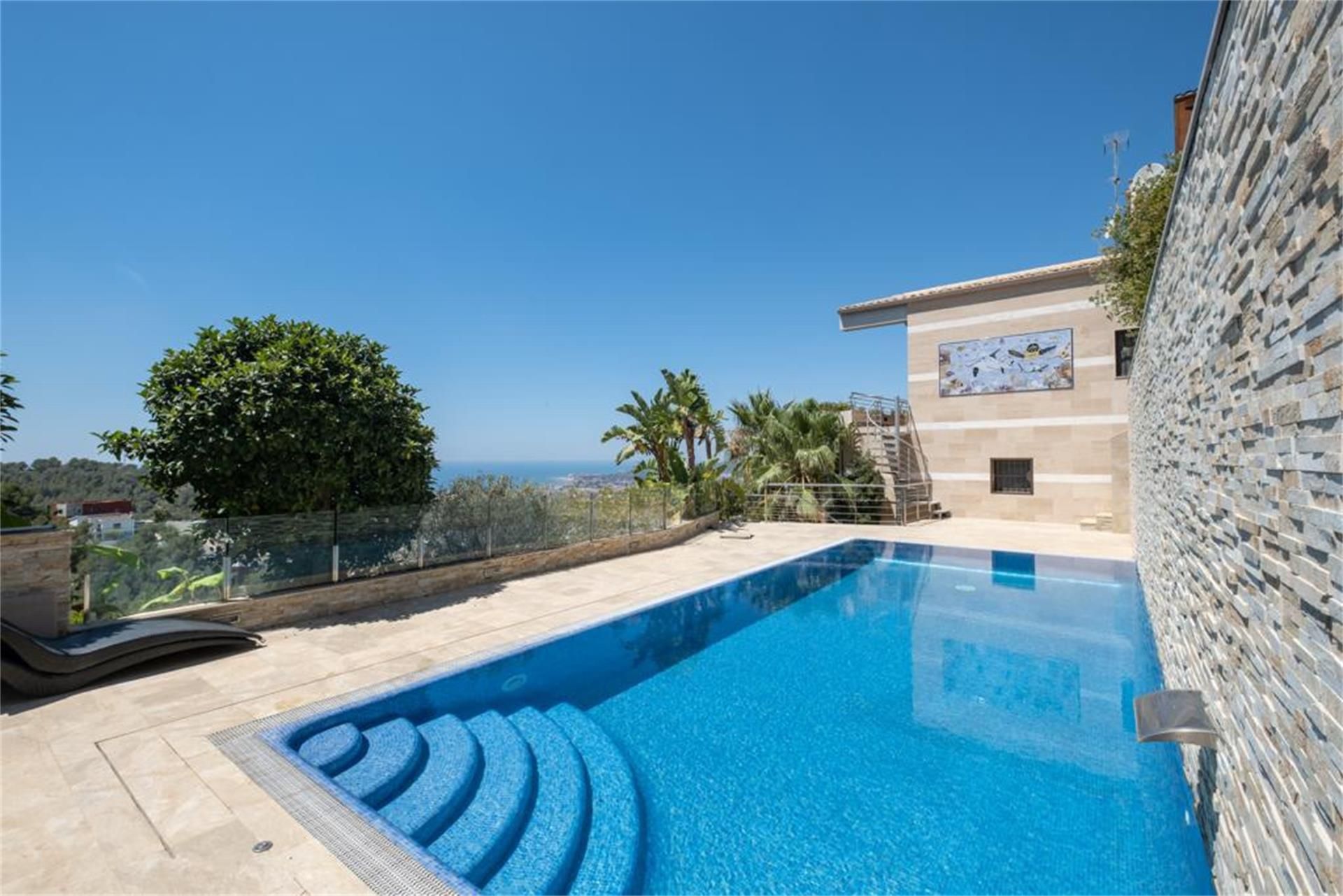 Piscina de Casa o xalet en venda en Sitges amb Aire condicionat, Calefacció i Jardí privat