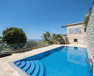 Piscina de Casa o xalet en venda en Sitges amb Aire condicionat, Terrassa i Piscina