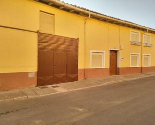 Vista exterior de Casa adosada en venda en Urdiales del Páramo
