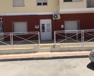 Vista exterior de Casa adosada en venda en Puerto Lumbreras amb Aire condicionat i Terrassa