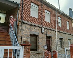 Vista exterior de Casa adosada en venda en Ávila Capital amb Terrassa