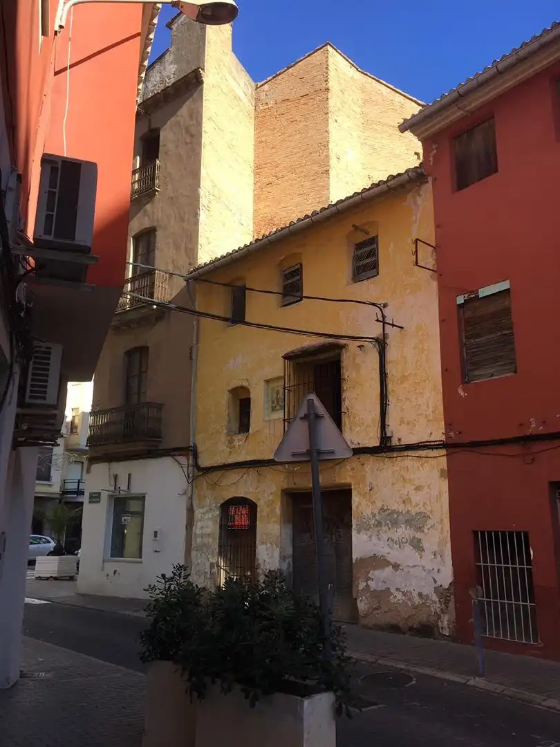 Vista exterior de Casa adosada en venta en Tavernes de la Valldigna