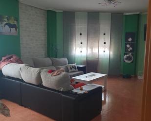 Sala d'estar de Casa adosada en venda en La Gineta amb Aire condicionat i Terrassa