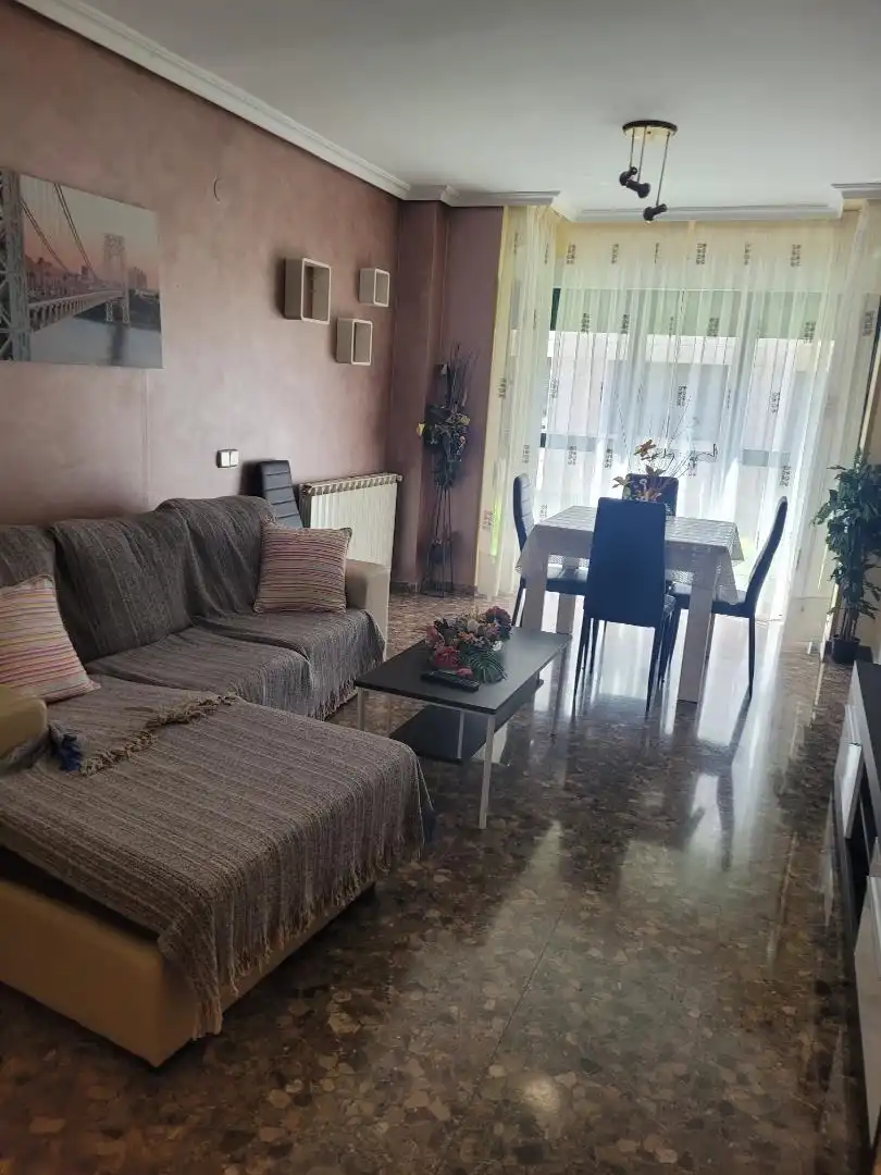 Habitación en Calle de San José, Pedanías - Extrarradio Sala de estar de Piso para compartir en Albacete con Calefacción, Amueblado y Horno