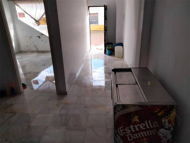 Local comercial en Alquiler en Avenida de las Civilizaciones en Nuevo Bulevar