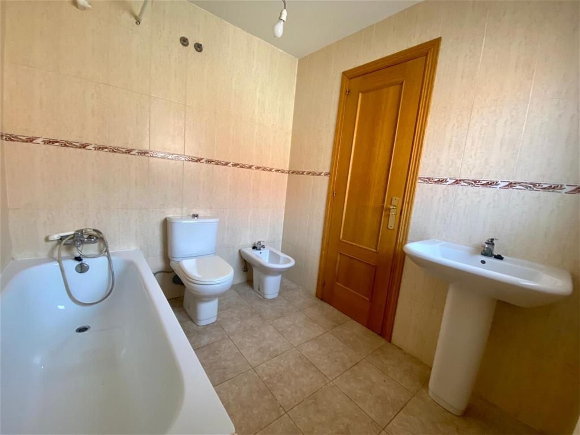 Bathroom of Single-family semi-detached for sale in Chiloeches  with Air Conditioner, Heating and Terrace