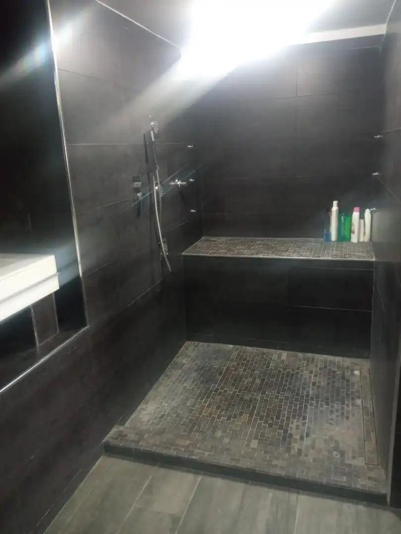 Bany de Casa o xalet en venda en Torrent amb Aire condicionat, Terrassa i Piscina