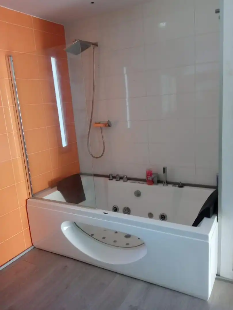 Bany de Casa o xalet en venda en Torrent amb Aire condicionat, Terrassa i Piscina