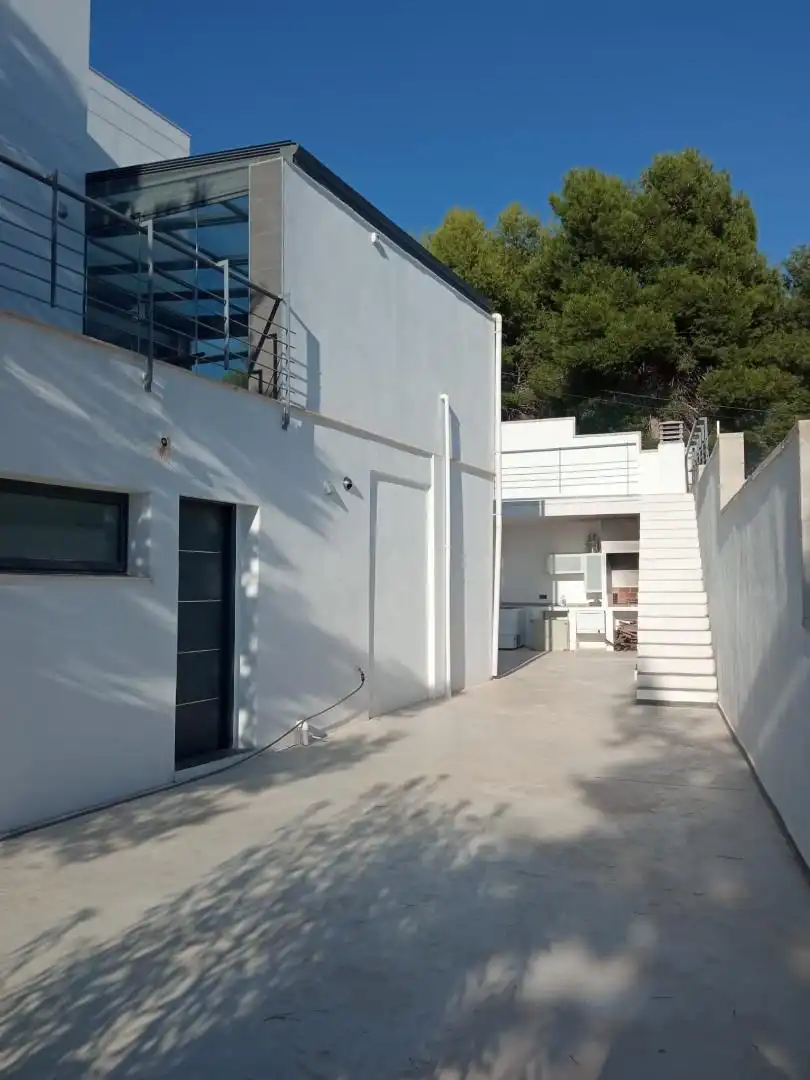 Vista exterior de Casa o xalet en venda en Torrent amb Aire condicionat, Terrassa i Piscina