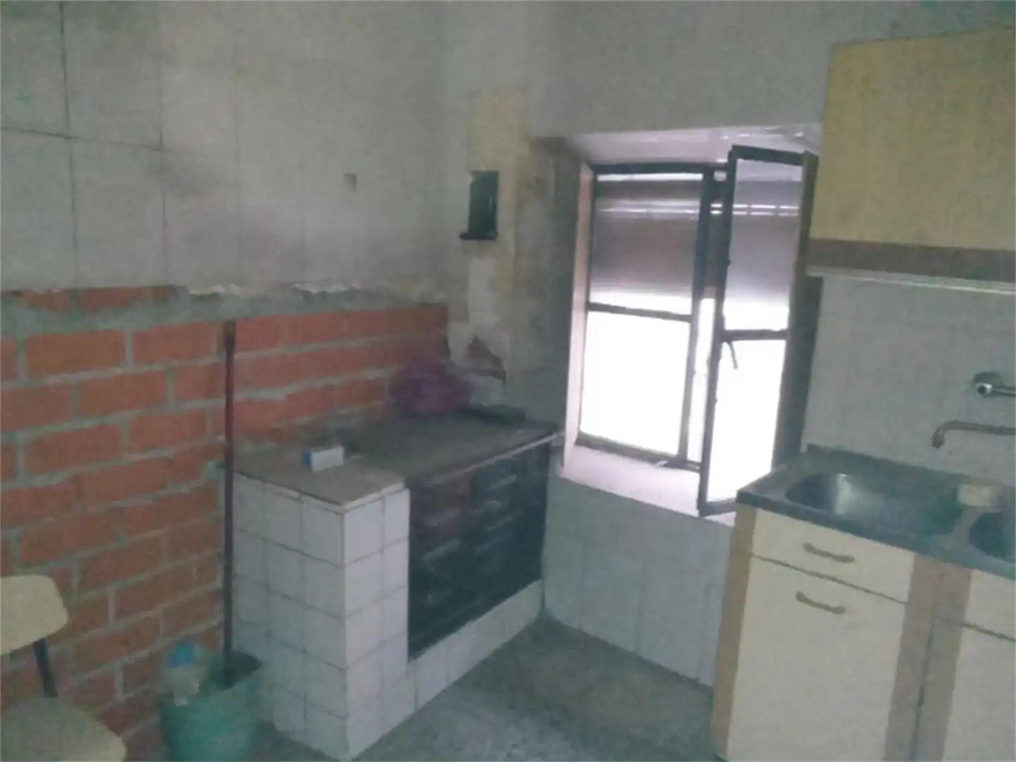 Casa adosada en venda a Calle Calzada, 12, Casas del Monte Cuina de Casa adosada en venda en Casas del Monte amb Terrassa i Balcó