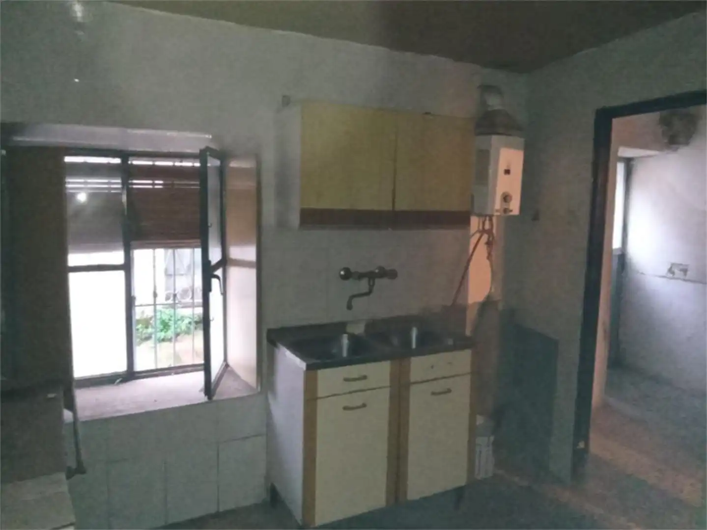 Casa adosada en venda a Calle Calzada, 12, Casas del Monte Cuina de Casa adosada en venda en Casas del Monte amb Terrassa i Balcó