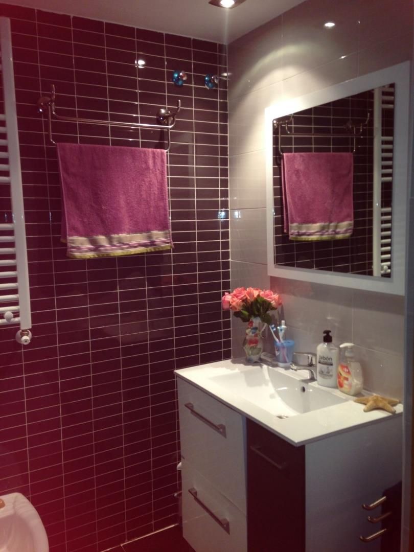Bathroom of Flat to share in Getafe  with Private garden, Terrace and Video intercom