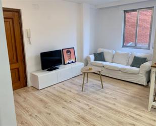 Living room of Flat to rent in Salamanca Capital  with Heating, Parquet flooring and Furnished