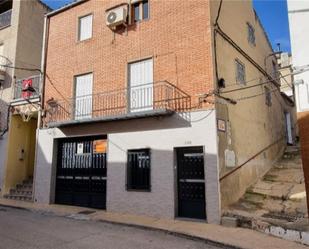 Exterior view of Single-family semi-detached for sale in Fuensanta de Martos  with Terrace, Storage room and Balcony