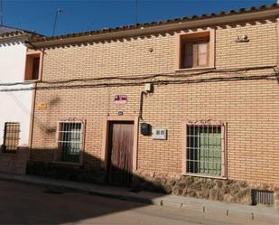 Vista exterior de Casa adosada en venda en San Clemente amb Terrassa