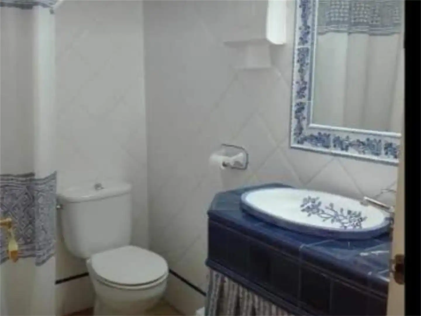 Bathroom of Office for rent in  Palma de Mallorca  with Air Conditioner and Furnished