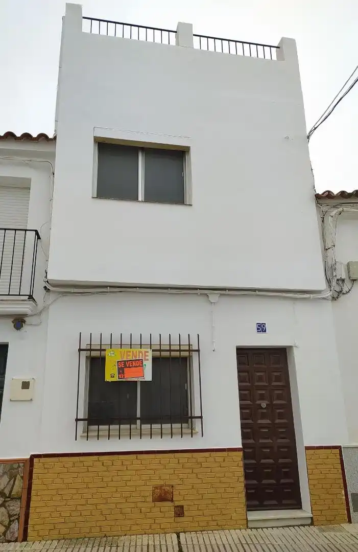Vista exterior de Casa adosada en venda en Cabeza la Vaca amb Terrassa