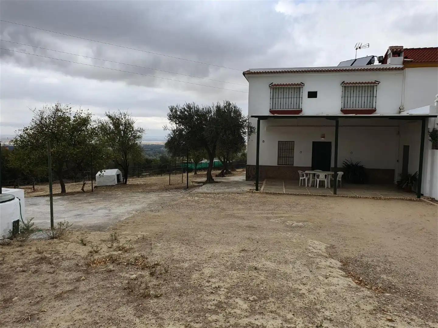 Vista exterior de Casa o xalet de lloguer en Sanlúcar la Mayor amb Aire condicionat, Calefacció i Jardí privat