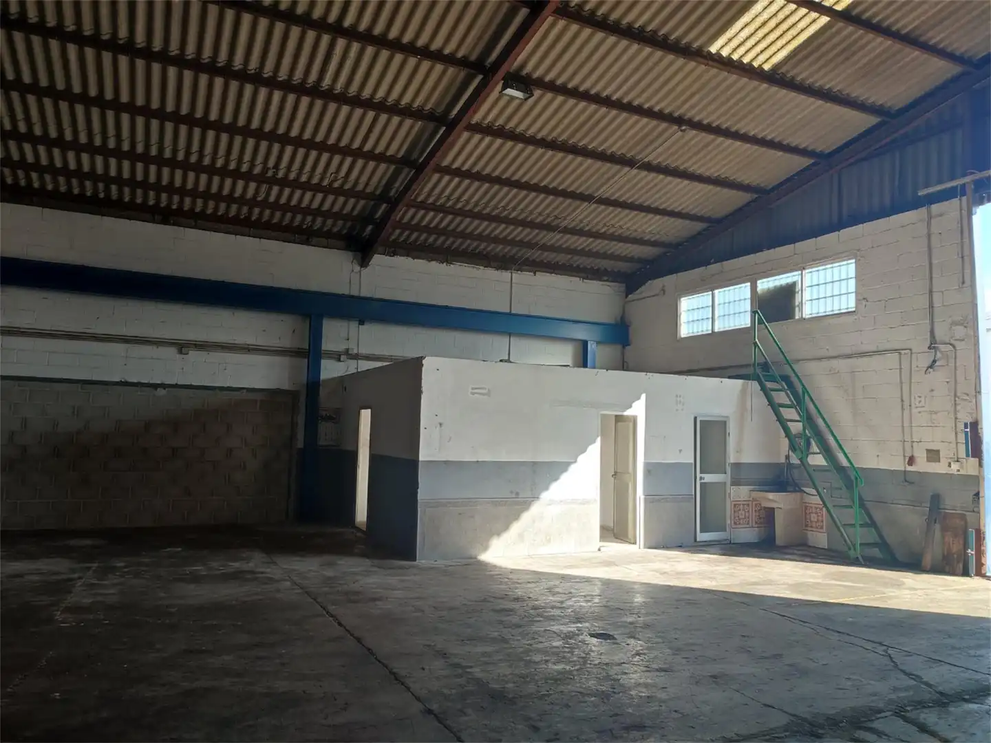 Nave industrial en venta en Huelva