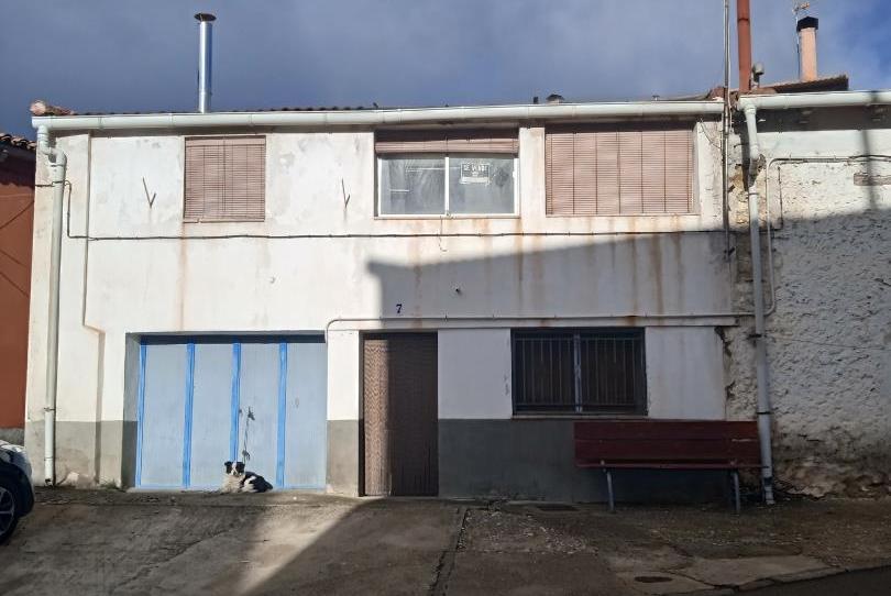 Single-family semi-detached for sale in Calle Horno, 24, Villar del Cobo, Teruel - image 1 Photo 1 of Single-family semi-detached for sale in Calle Horno, 24, Villar del Cobo, Teruel