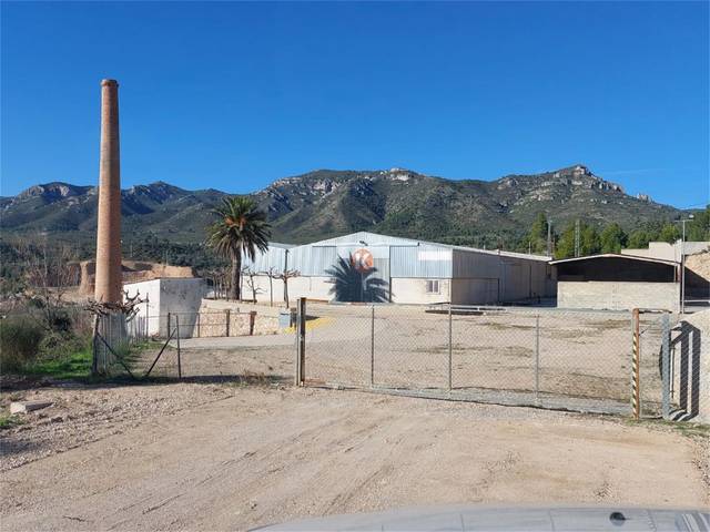 Nave industrial en Venta en Carretera Benifassà, s/n en La Sénia