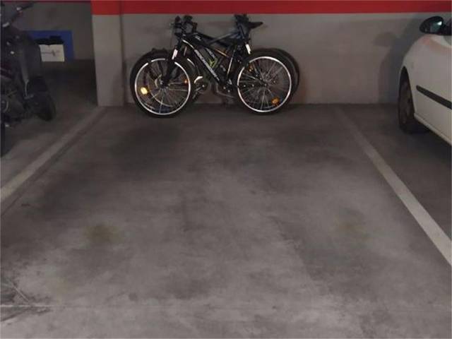 Garaje en Venta en Calle Isla de Corfú, 4 en Paus - Poligono San Blas