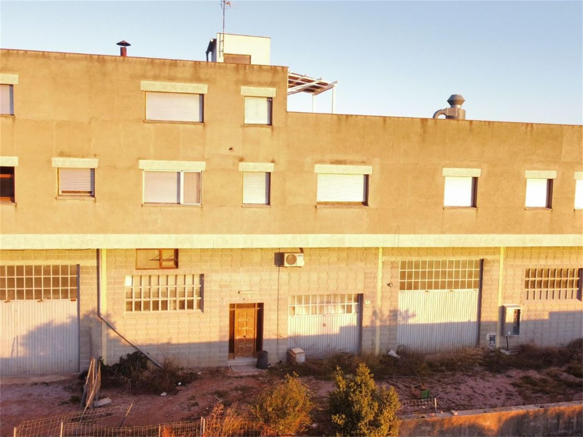Vista exterior de Nau industrial de lloguer en Sant Feliu de Codines amb Aire condicionat, Calefacció i Moblat