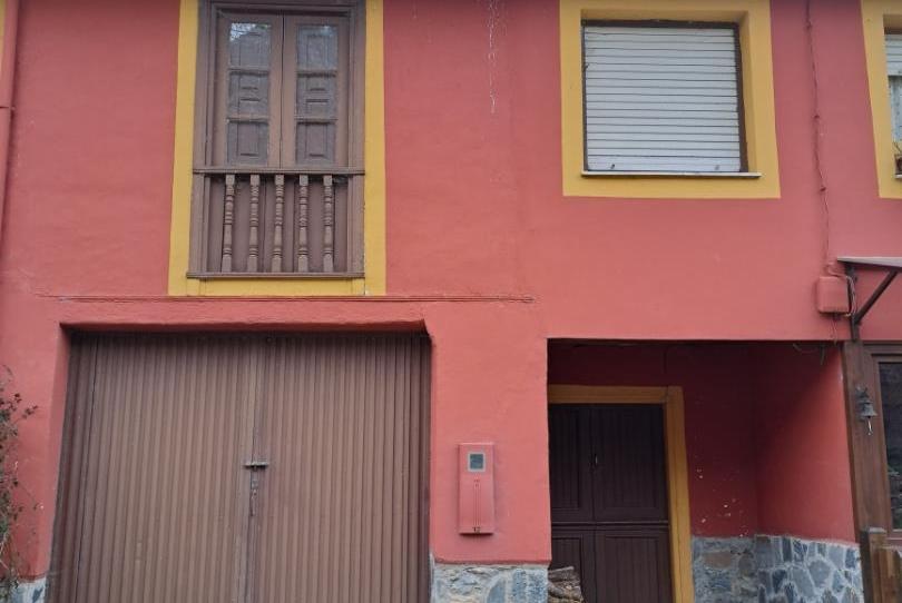 Foto 1 de Casa adosada en venta en Caso, Asturias