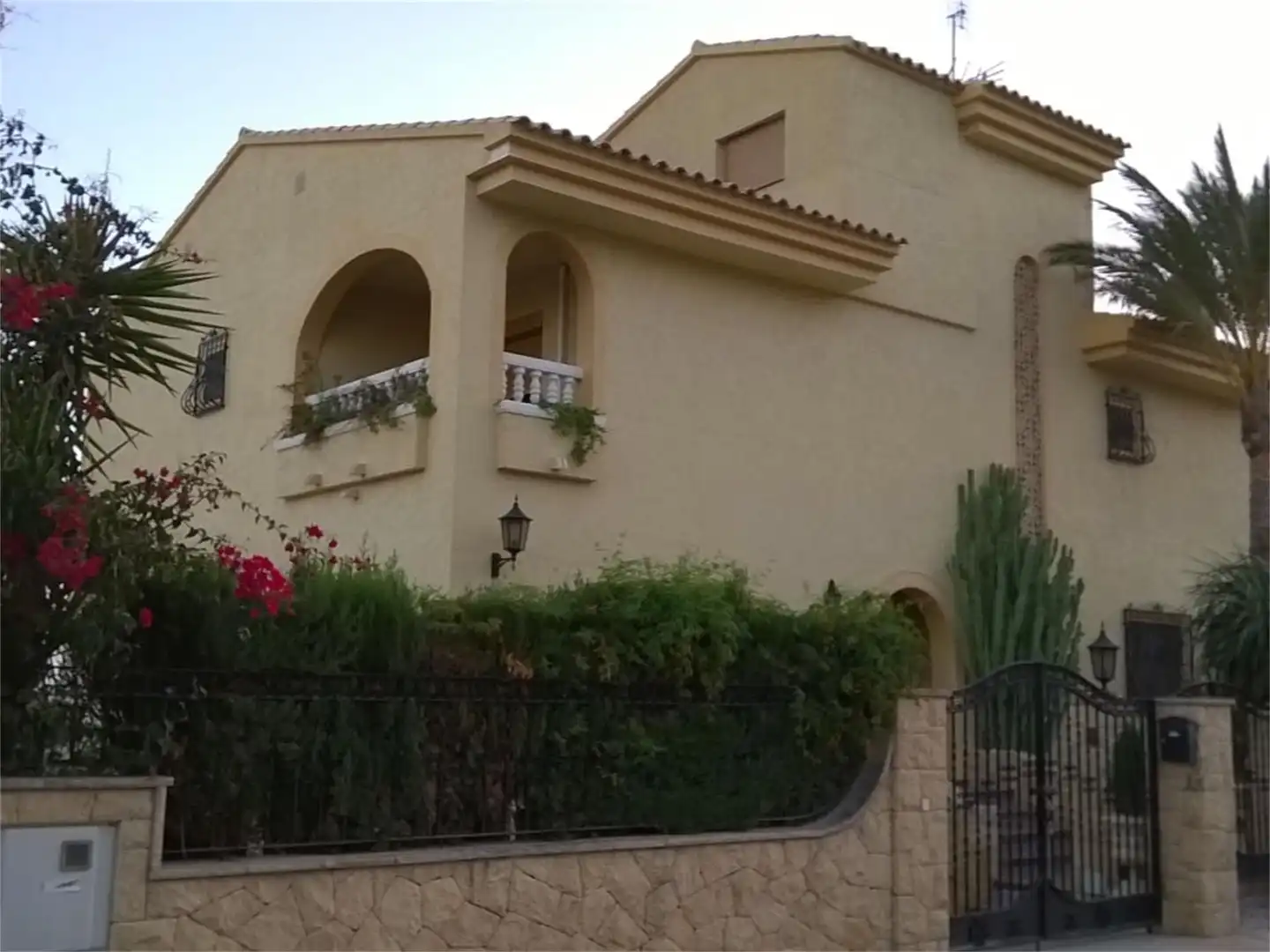 Piso en venta en Urbanización Montesol, 8, El Secanet - Hacienda del Sol Vista exterior de Piso en venta en Villajoyosa / La Vila Joiosa con Aire acondicionado, Calefacción y Jardín privado