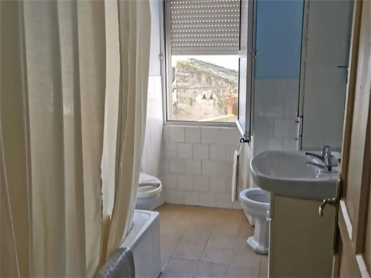 Casa adosada en venta en Paseo San Francisco, 5, Valencia de Alcántara Baño de Casa adosada en venta en Valencia de Alcántara con Terraza, Amueblado y Balcón