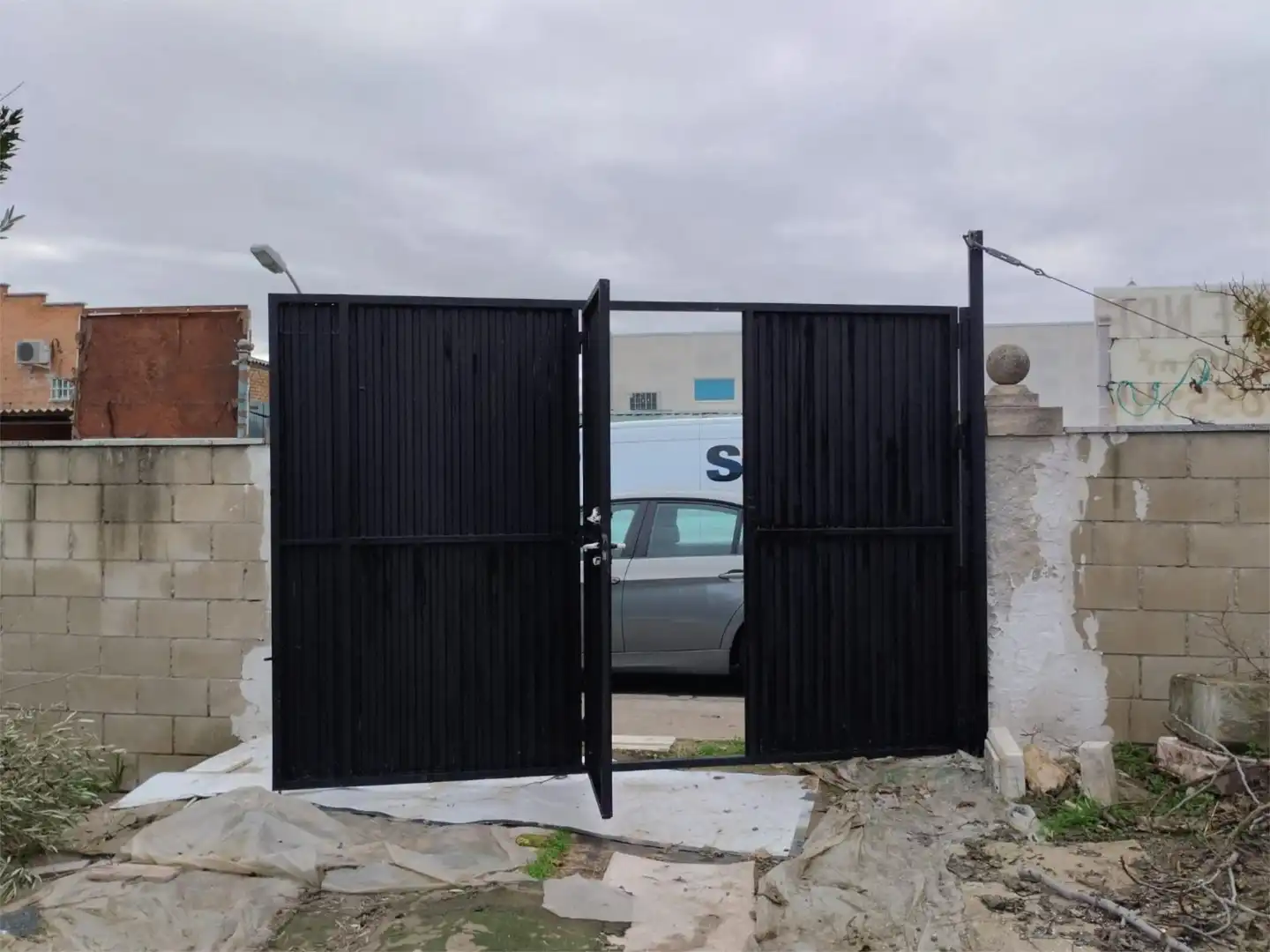 Außenansicht von Fabrik Grundstücke zum Verkauf in Paracuellos de Jarama