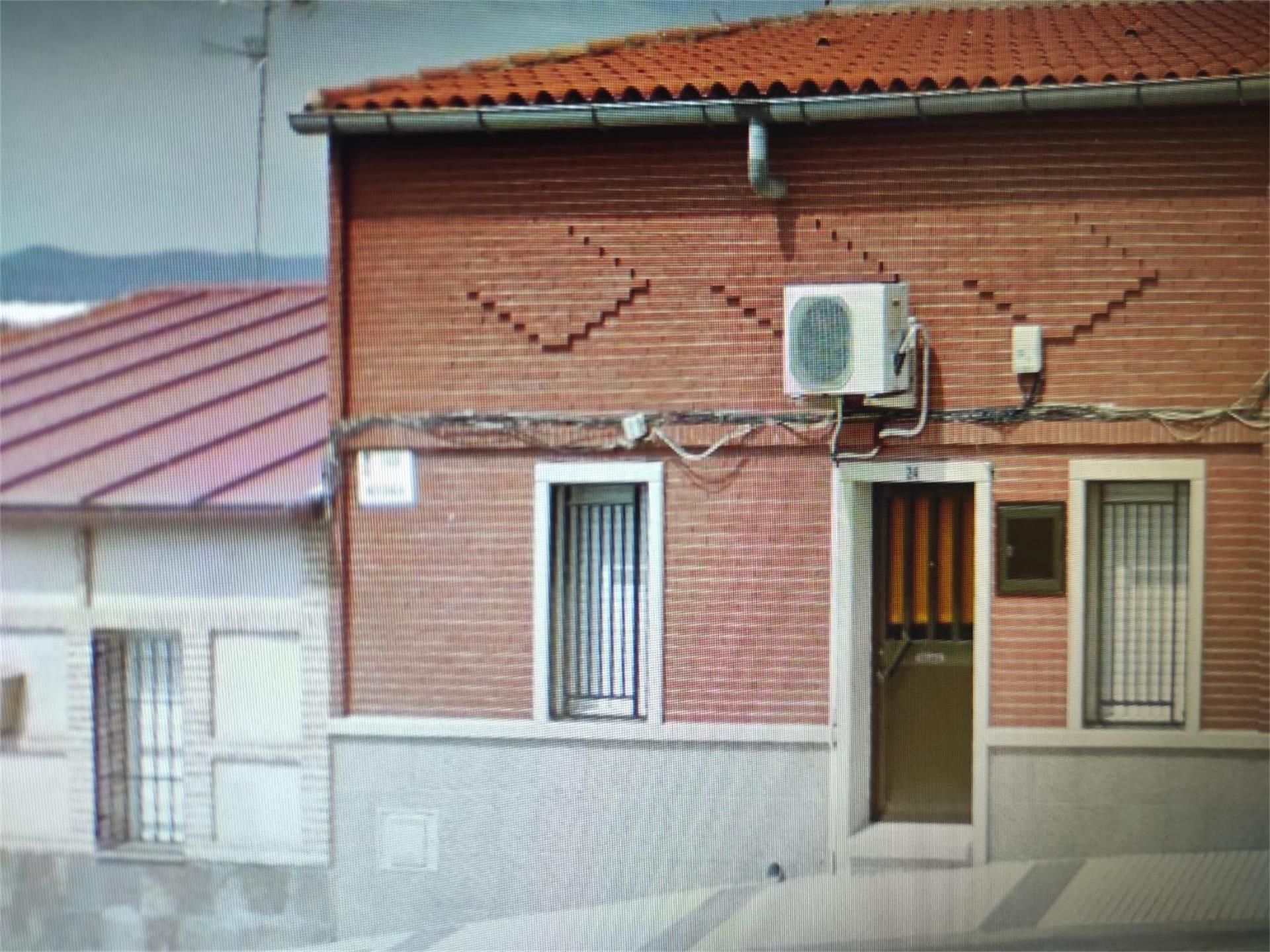 Vista exterior de Casa adosada en venda en Hinojosas de Calatrava amb Aire condicionat, Calefacció i Jardí privat