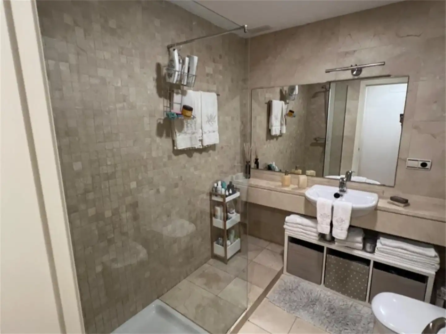 Wohnung zum Verkauf in Calle Mónaco, 1, Barrio Alto Badezimmer von Wohnung zum Verkauf in San Juan de Aznalfarache mit Klimaanlage und Schwimmbad