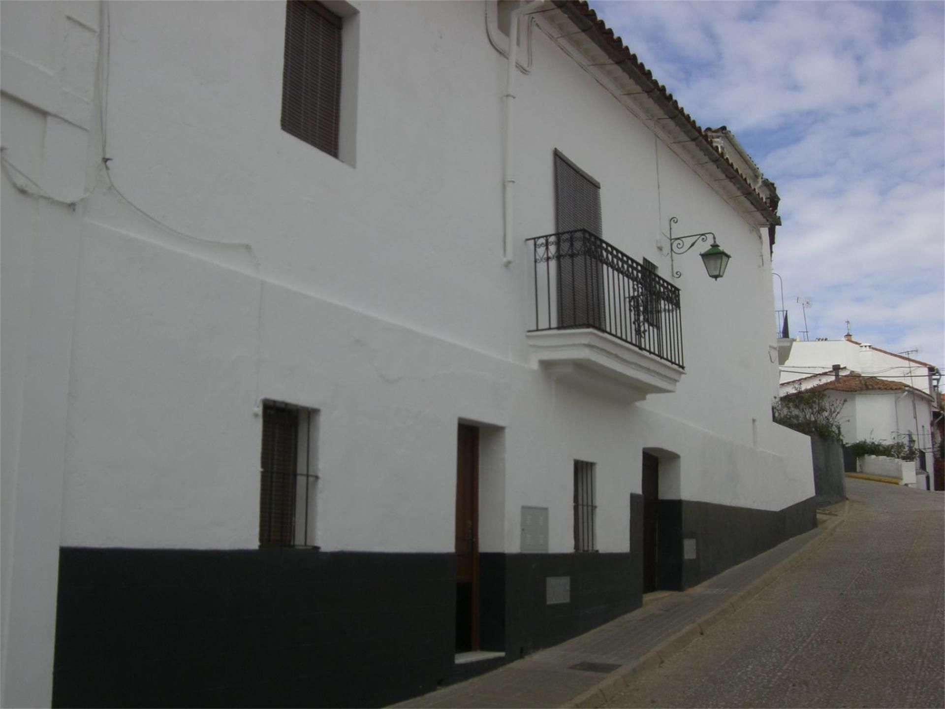 Vista exterior de Casa o xalet en venda en Fuenteheridos amb Terrassa i Balcó
