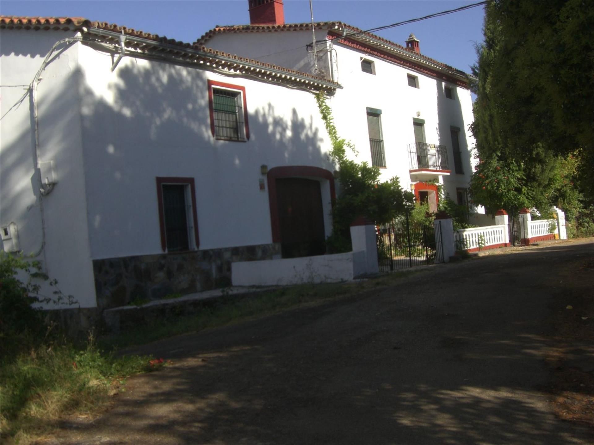 Vista exterior de Casa o xalet en venda en Fuenteheridos amb Jardí privat, Terrassa i Piscina