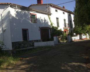 Vista exterior de Casa o xalet en venda en Fuenteheridos amb Jardí privat, Terrassa i Piscina