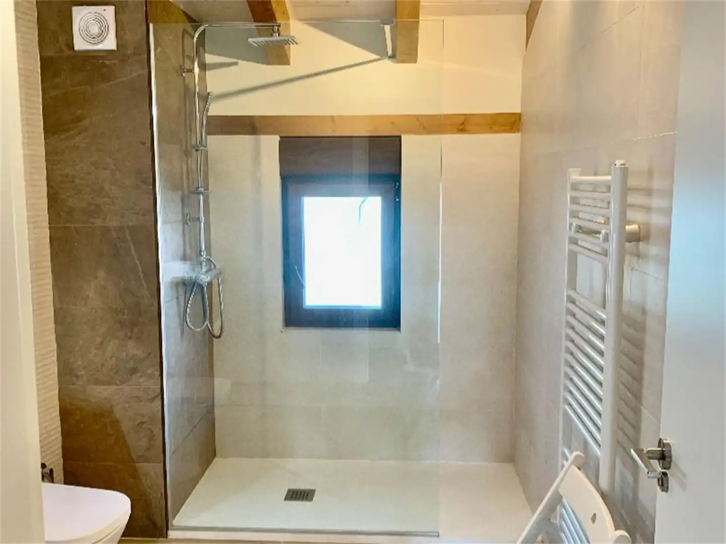 Casa adosada en venta en Calle Conde de Garay, 17, Calahorra de Boedo Baño de Casa adosada en venta en Calahorra de Boedo con Calefacción y Amueblado