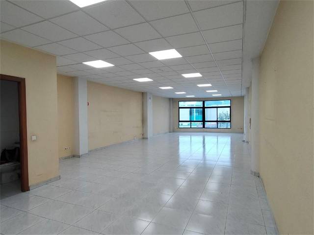 Local comercial en Alquiler en Avenida Juan Carlos I, 40 en Villalba Estación