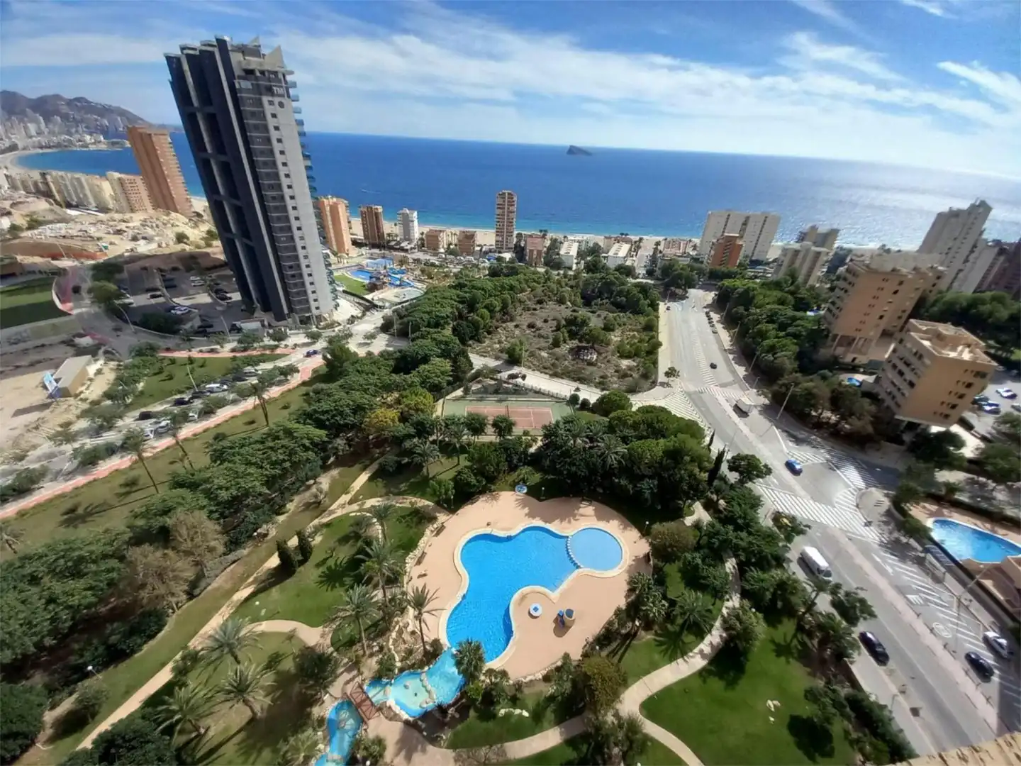 Pis en venda a Avenida Murtal, 4, Playa Poniente Vista exterior de Pis en venda en Benidorm amb Aire condicionat, Calefacció i Jardí privat