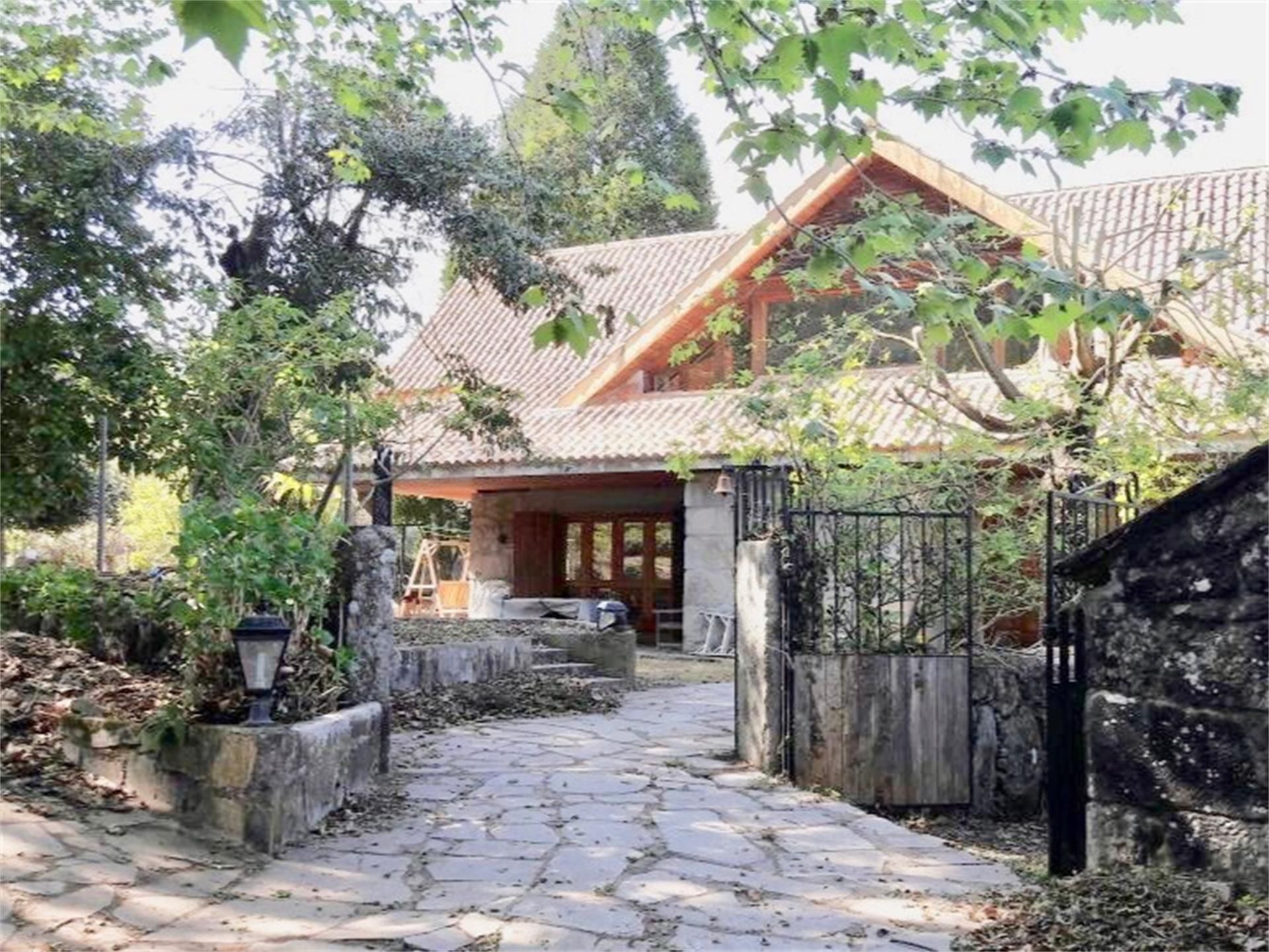 Vista exterior de Casa o xalet en venda en Gondomar amb Terrassa, Piscina i Balcó
