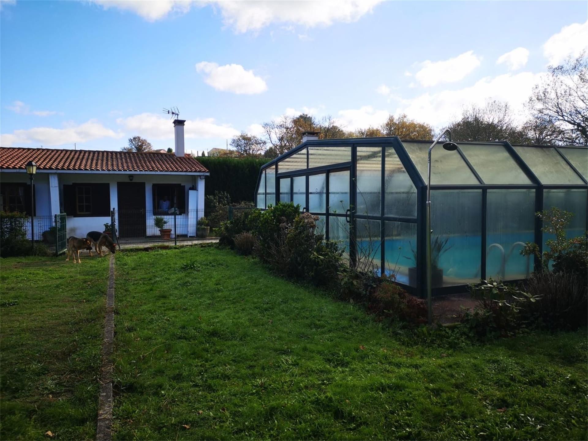 Swimming pool of House or chalet for sale in A Estrada   with Heating, Private garden and Parquet flooring