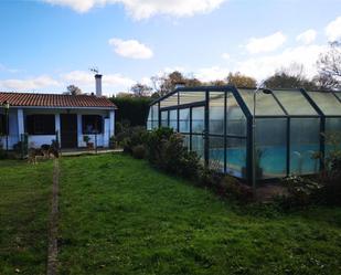 Piscina de Casa o xalet en venda en A Estrada  amb Calefacció, Jardí privat i Parquet