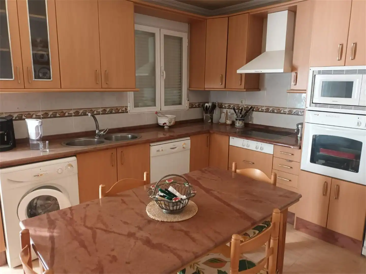 Casa o xalet en venda a Urbanización San Rafael, 5, Baeza Cuina de Casa o xalet en venda en Baeza amb Terrassa, Piscina i Balcó